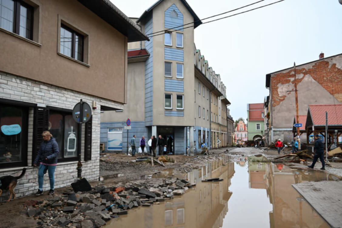 Wrocław's Belarusians volunteer to help flood victims