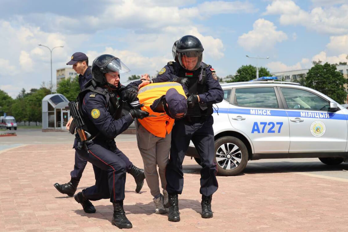 Не менее 10 человек задержано в Гомельской области