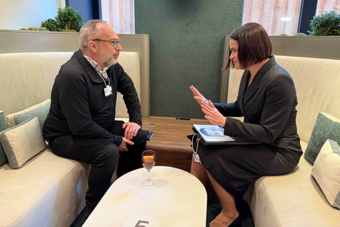 Cichanoŭskaja meets with Wikipedia co-founder in Davos